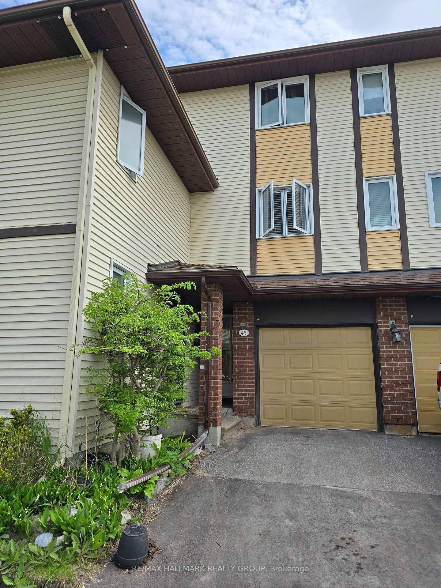 Welcome to this beautifully maintained 3 bedroom, 2.