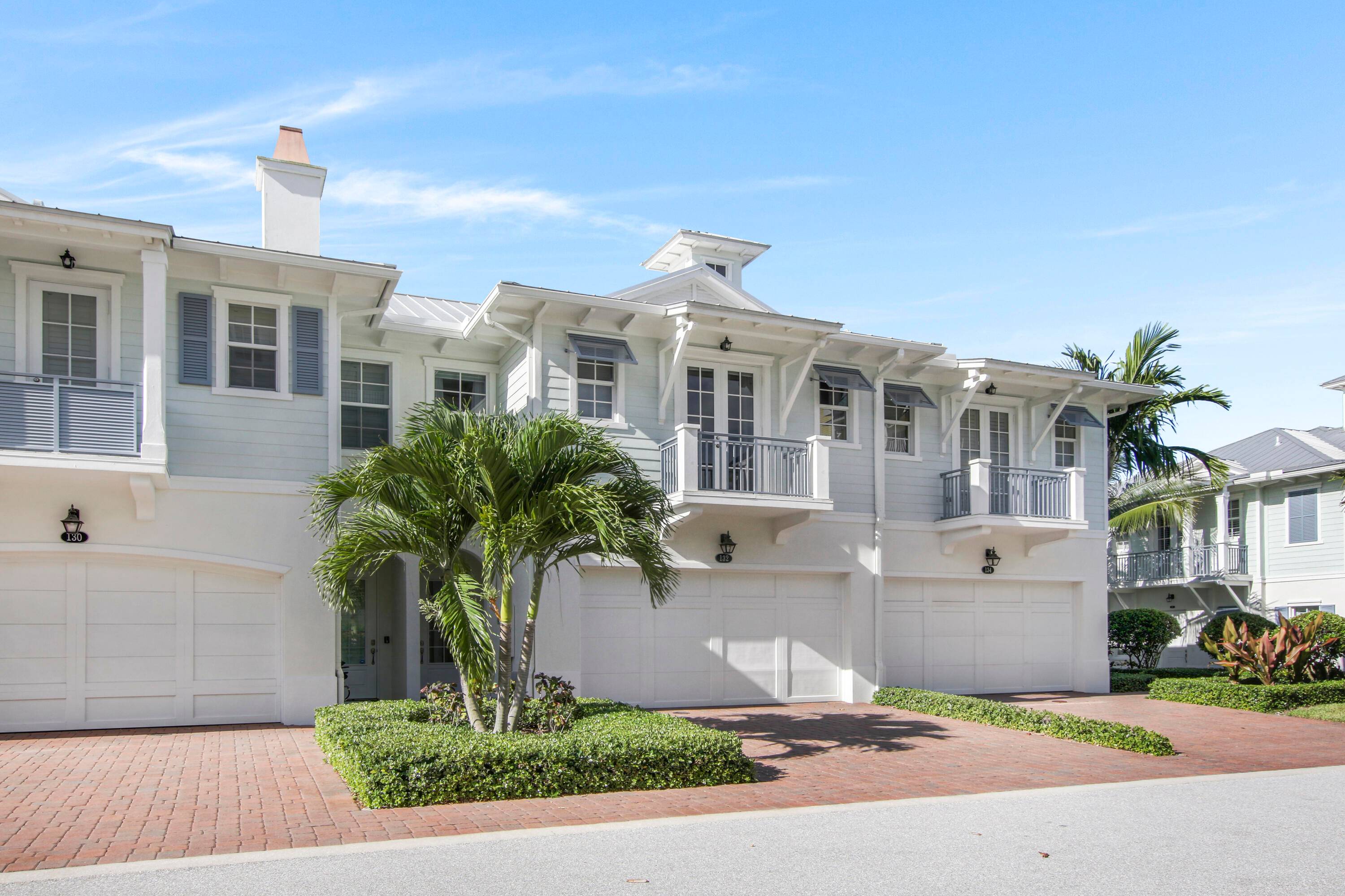 WALK TO THE BEACH ! Available immediately like new Ocean Breeze townhome rental in Juno Beach.