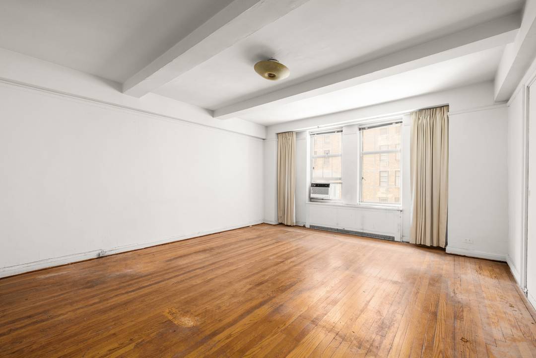 Perfectly positioned in the heart of Chelsea, Residence 9F at 470 West 24th Street is a south facing studio filled with natural light and thoughtfully designed living space.