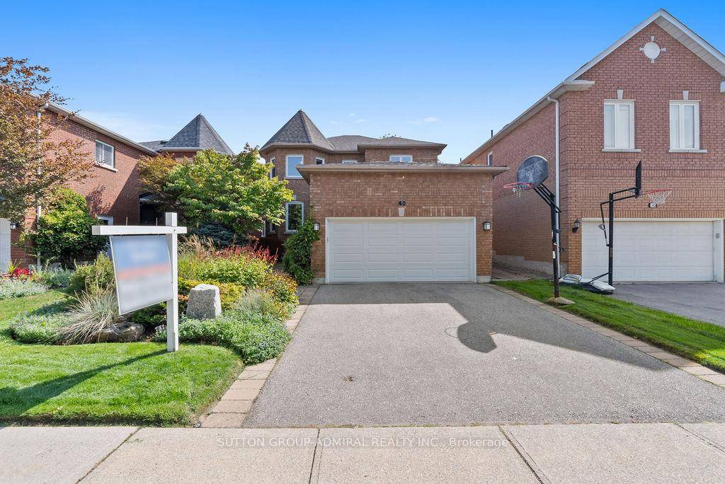 Nestled on a quiet Court in one of Thornhills most prestigious and family friendly communities, 40 Joshua Court is a rarely available opportunity.