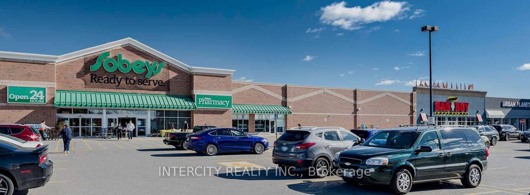Move in ready or built to suit office available in Whitby Mall, elevator access ideal for Medical or professional use.