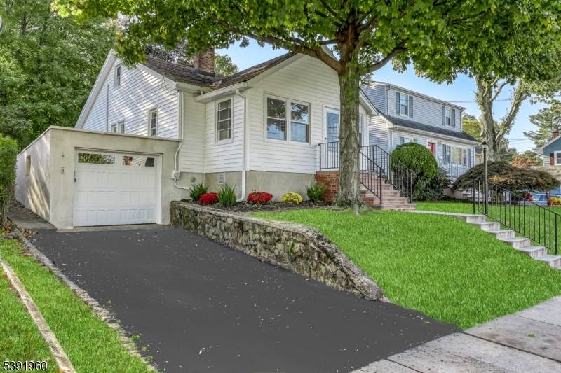 Parkway Caldwell Boro Twp. New Jersey Single-Family