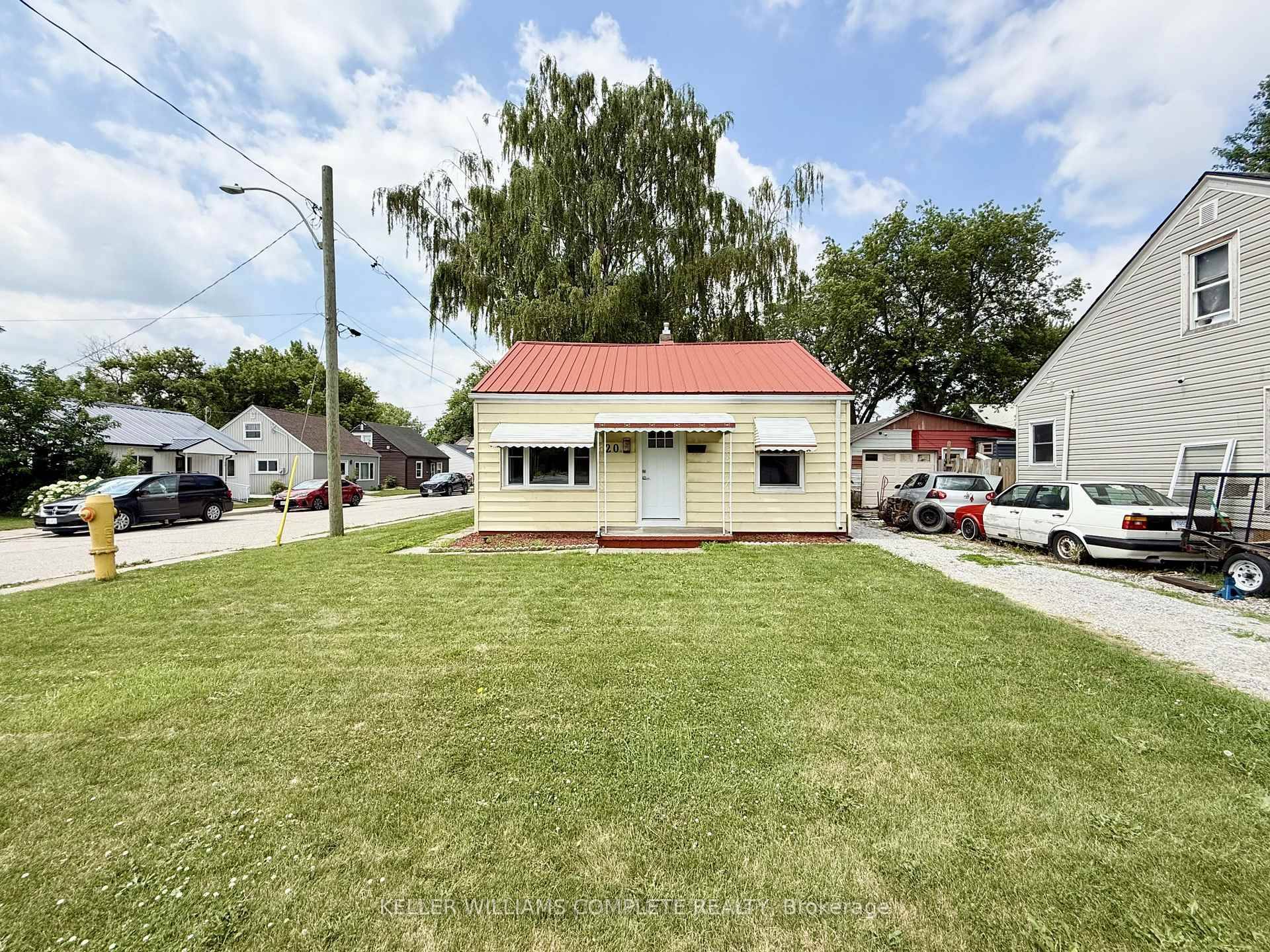 This charming renovated 665 sqft, 2 bedroom, 1 bathroom bungalow is the perfect blend of comfort amp ; convenience.