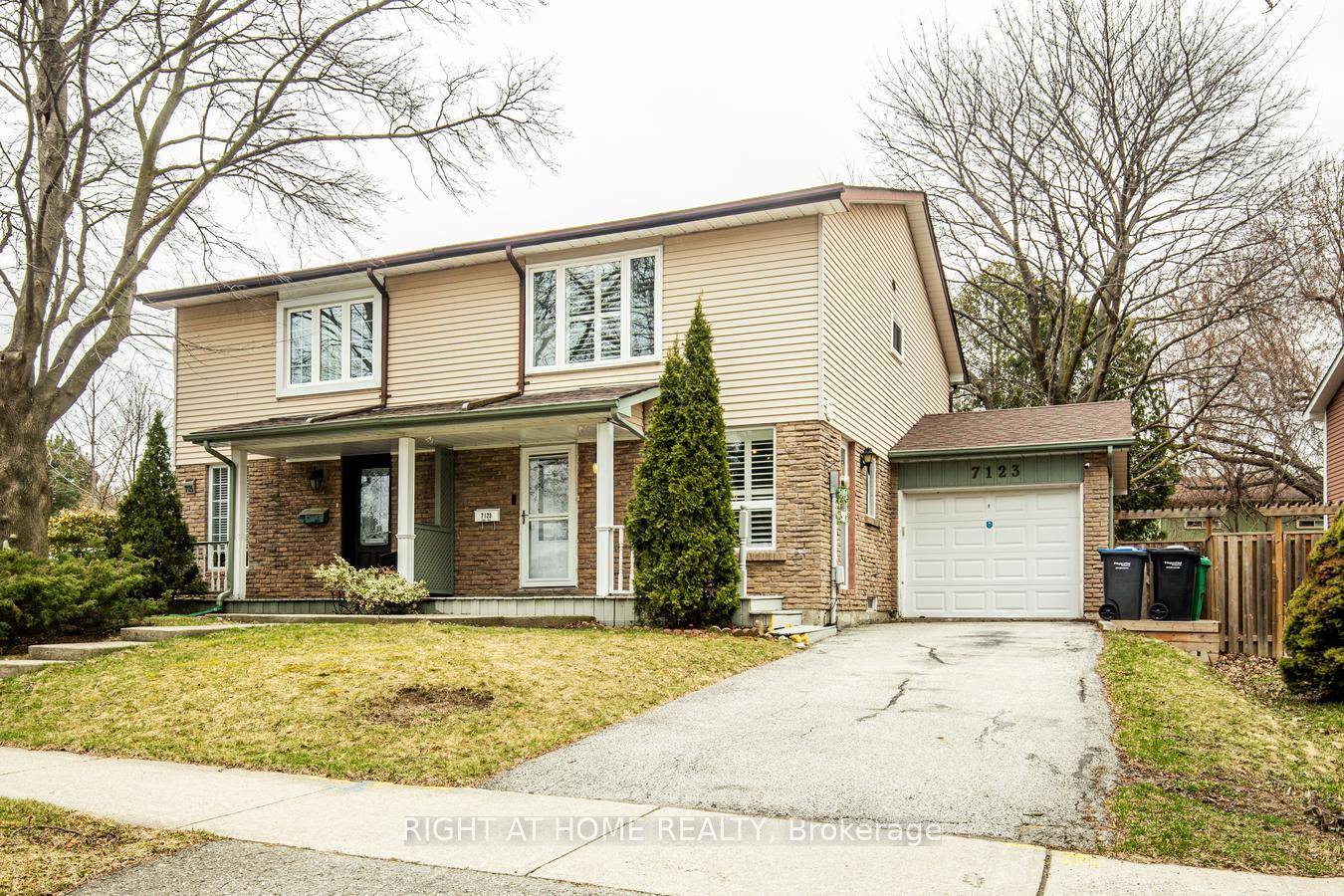 Beautiful 3Bed, 3Bath Semi in Sought After Neighbourhood Located Close To All Amenities ; Schools, Parks, Shopping, Public Transit amp ; Major Hwys.