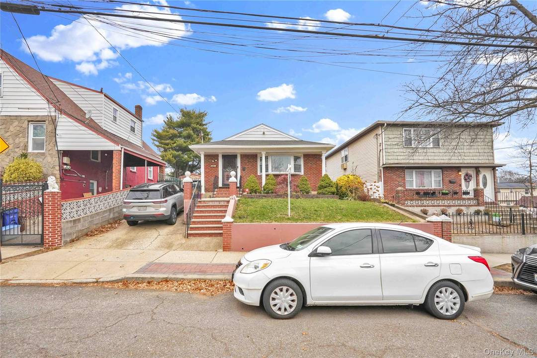 Beautifully maintained 4 bedroom ranch in the heart of South Ozone Park !