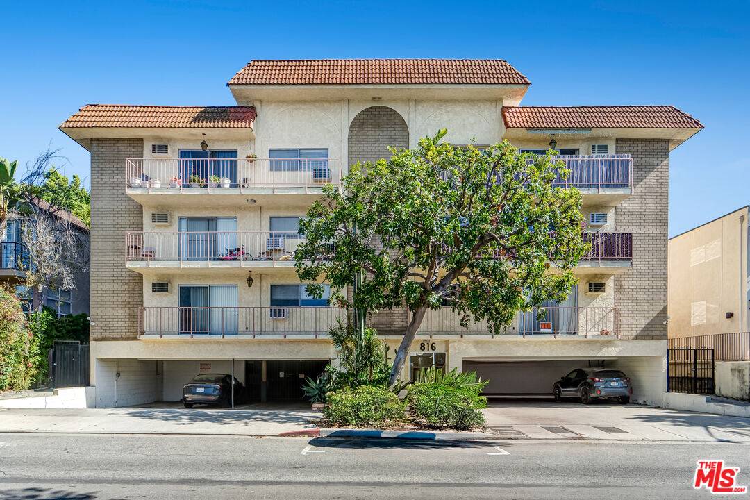 816   Westmount Dr 36BR Sunset Strip La