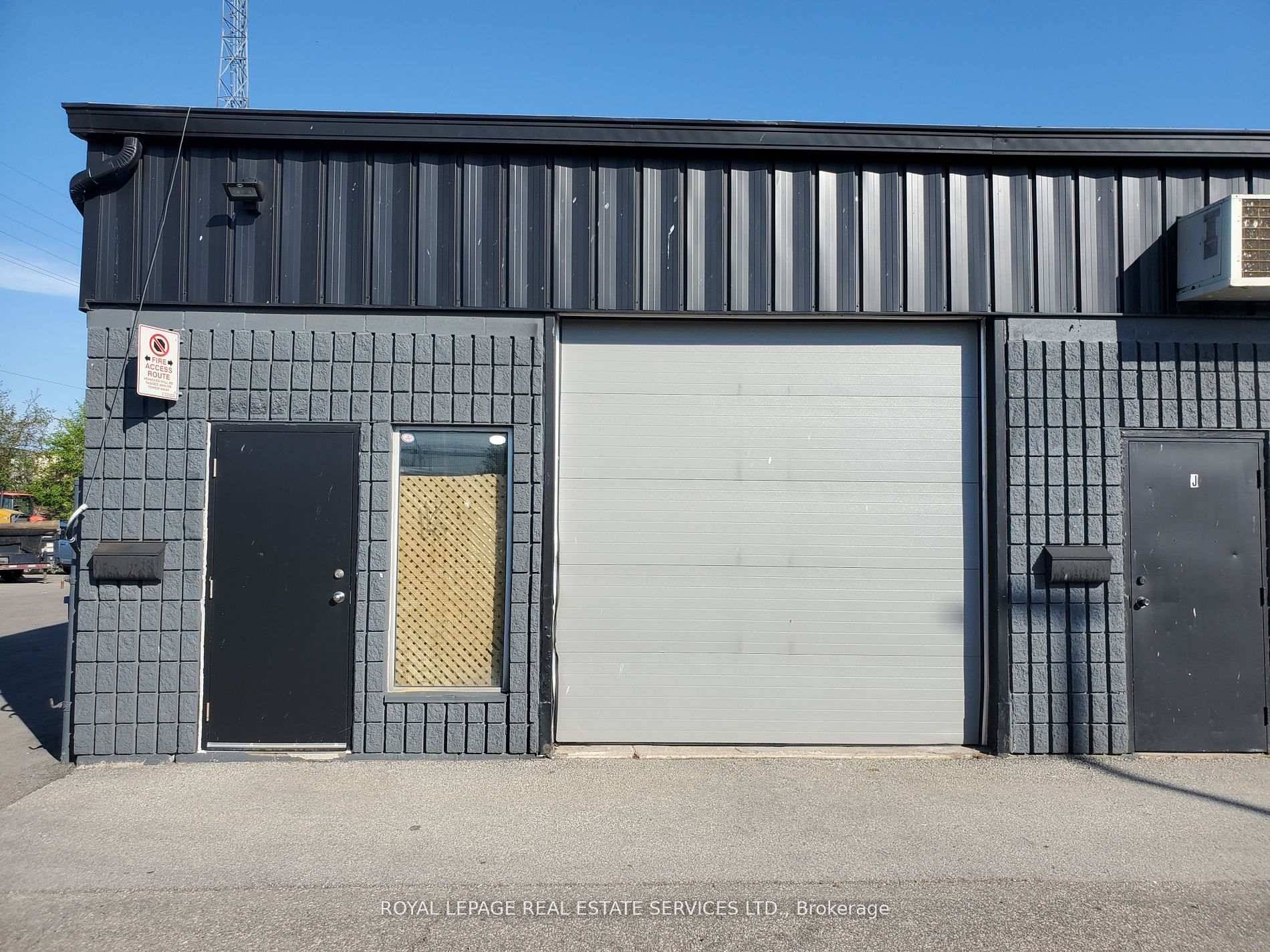 Desirable End Unit 1200 square feet Condo Warehouse Industrial Unit.