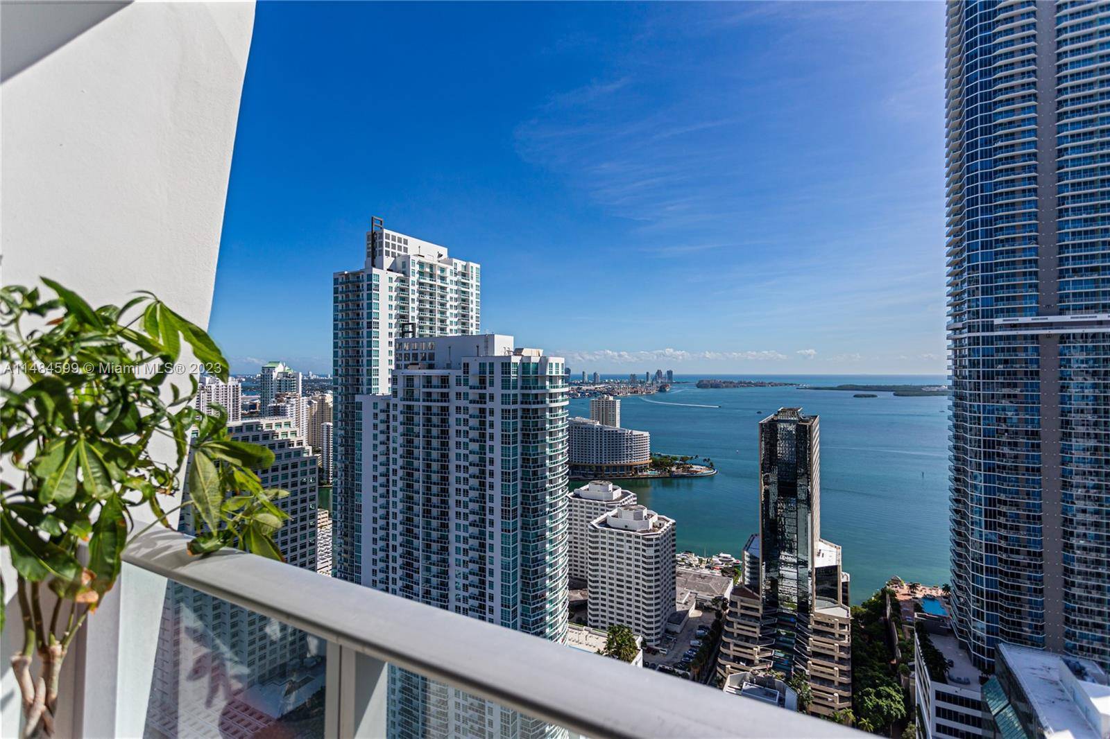 Discover the epitome of luxury living at 1010 Brickell.