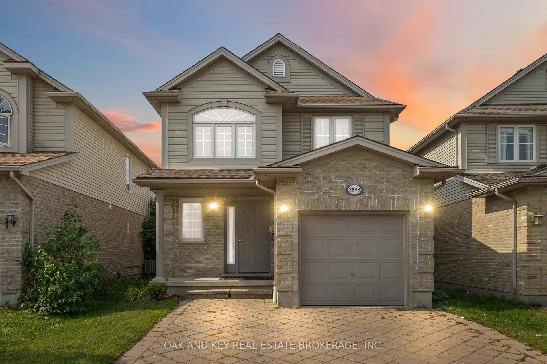 Welcome to 2588 Meadowgate Blvd, a well maintained 3 bedroom, 3 bathroom home in the heart of Summerside, one of Londons most family friendly neighbourhoods.