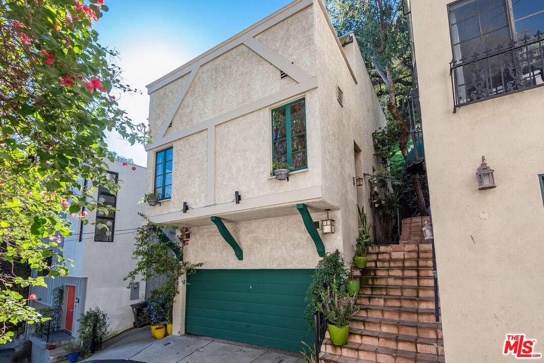 9622   Highland Gorge Dr Beverly Hills LA