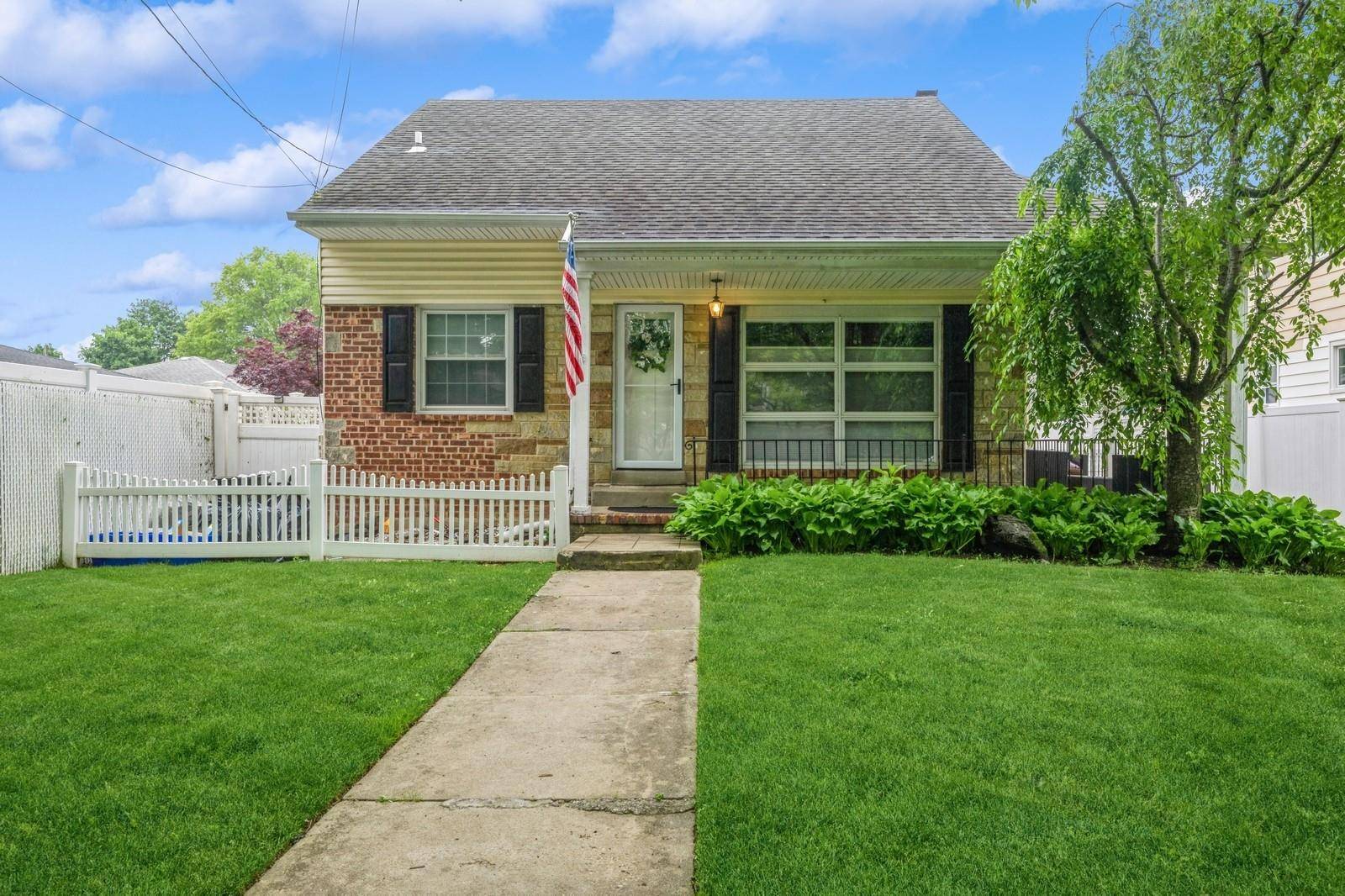 Welcome to 2482 Soper Ave in beautiful Baldwin, NY.