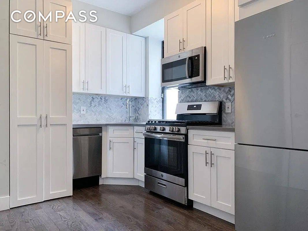 Welcome to 250 Pacific Street, a newly renovated building on a tree lined street surrounded by brownstones in beautiful Cobble Hill.