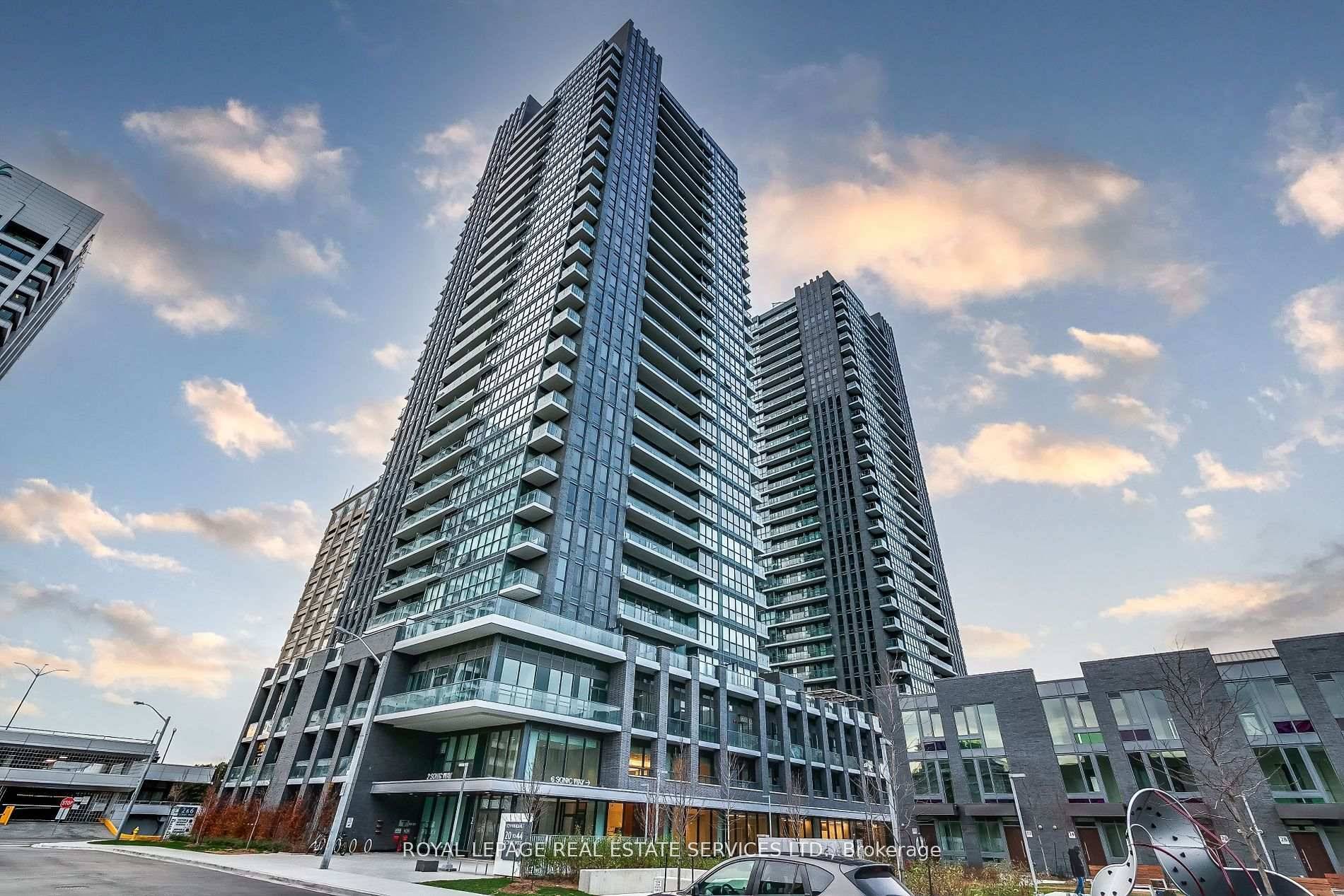 A fabulous highly sought after split bedroom layout with two washrooms and beautiful finishings, offering an ideal blend of convenience and luxury in midtown Toronto.