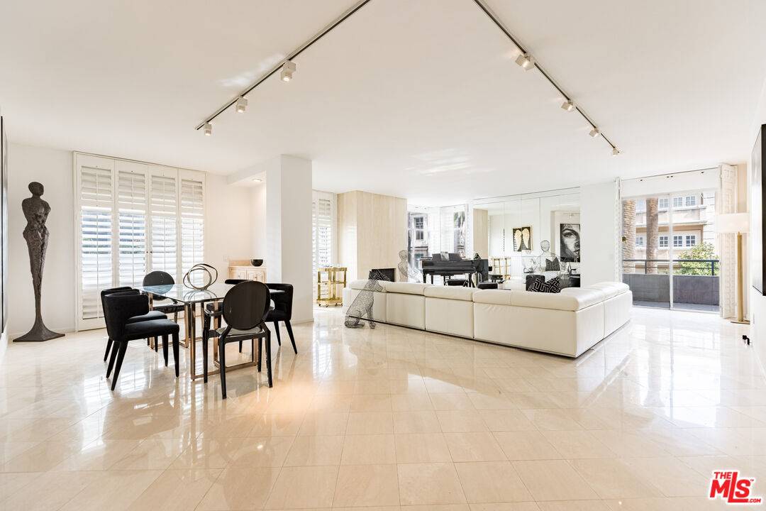 121  S Palm Dr 2BR Beverly Hills La