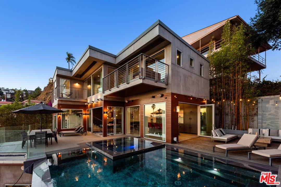 1533 Marlay Dr 3BR Sunset Strip La