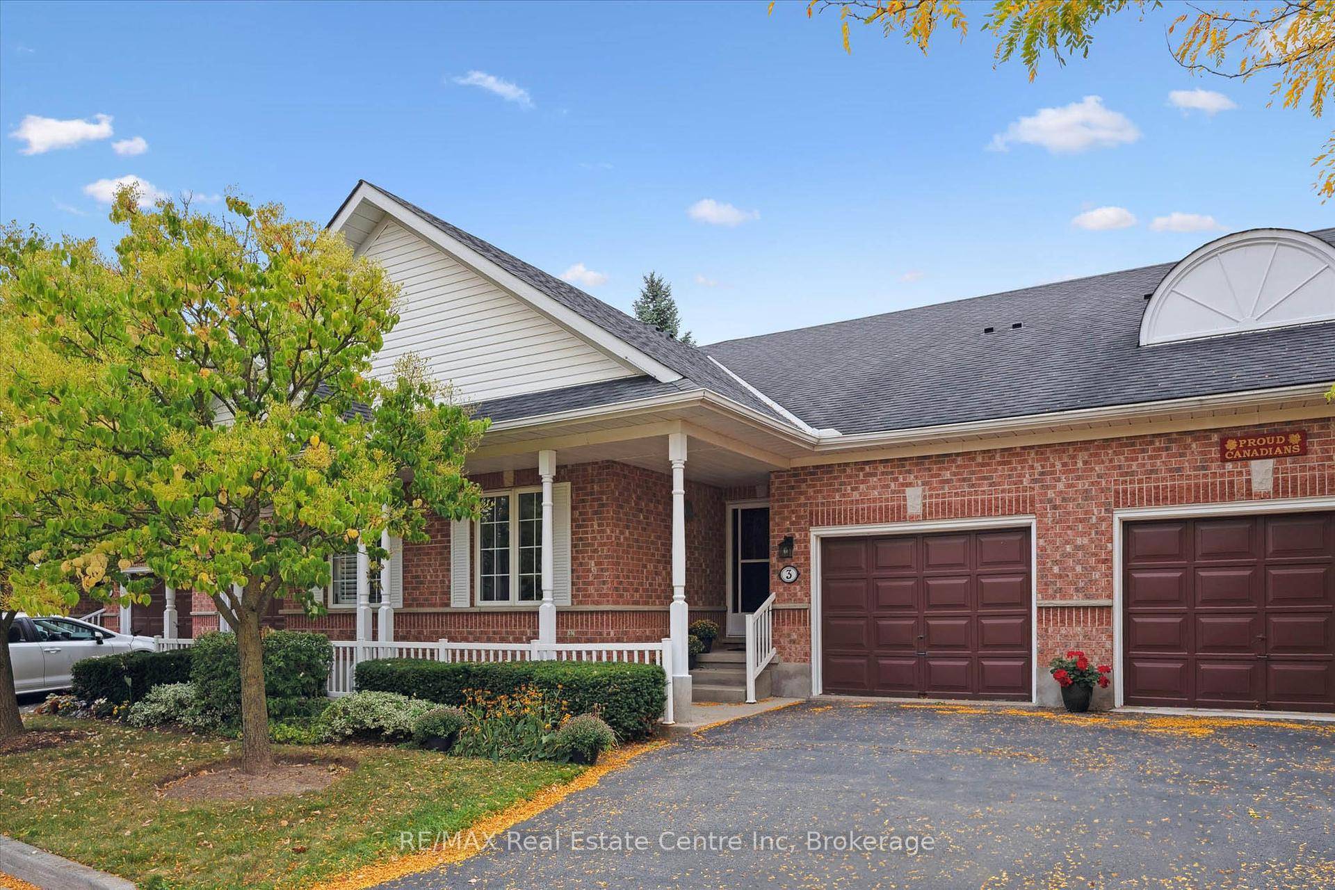Welcome to 3 Gardenview Crt, charming 2 bdrm, 2.