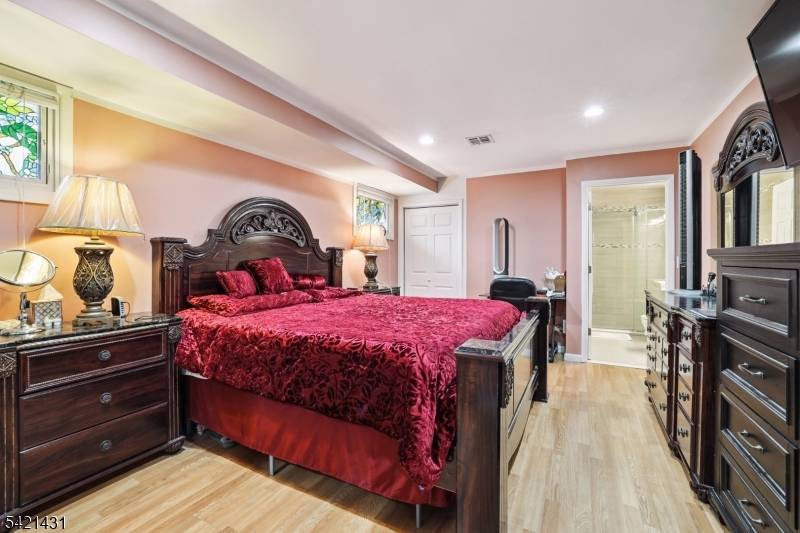 Welcome to 2 Dey Place, Edison, NJ ?