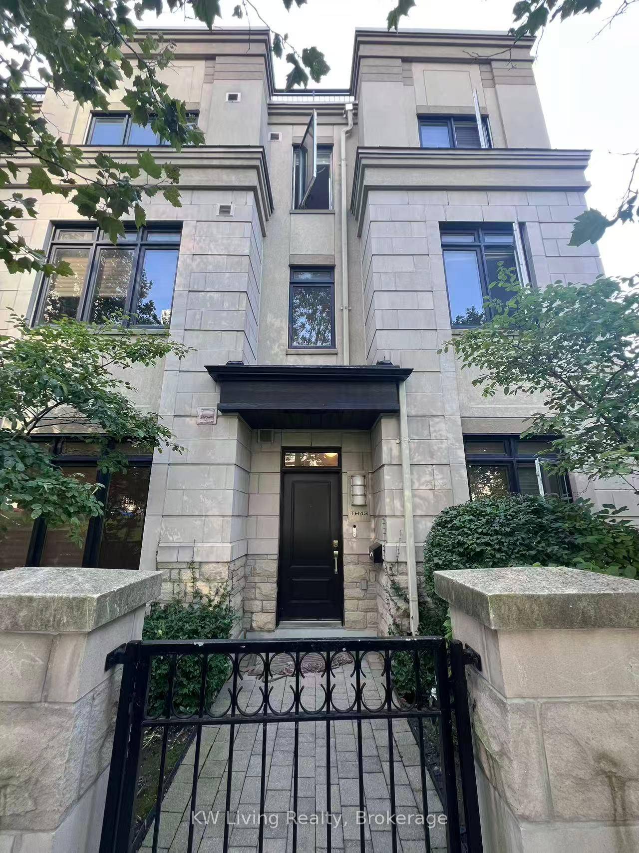 Welcome to Luxury Townhome Built By Tridel In Avonshire Community !