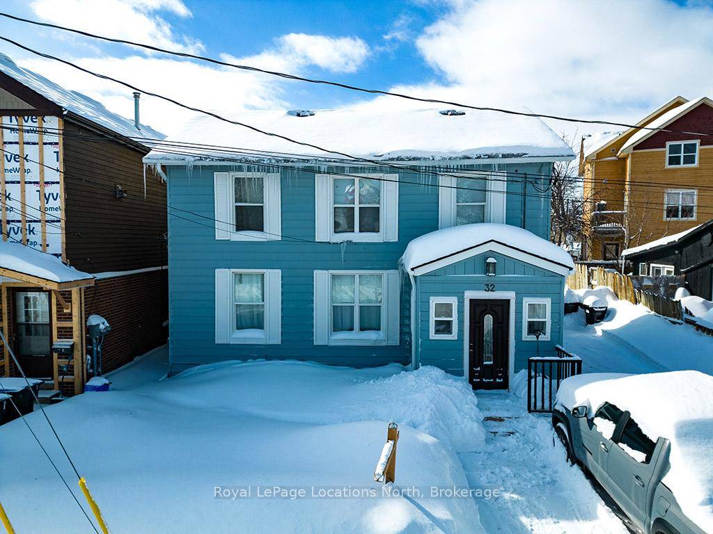 Charming 2 bedroom annual rental in prime Downtown Collingwood location.