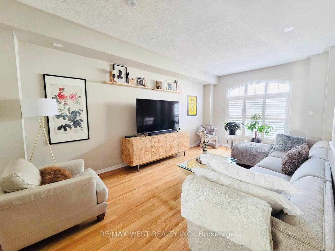 Room for rent in this clean, spacious and quiet home.