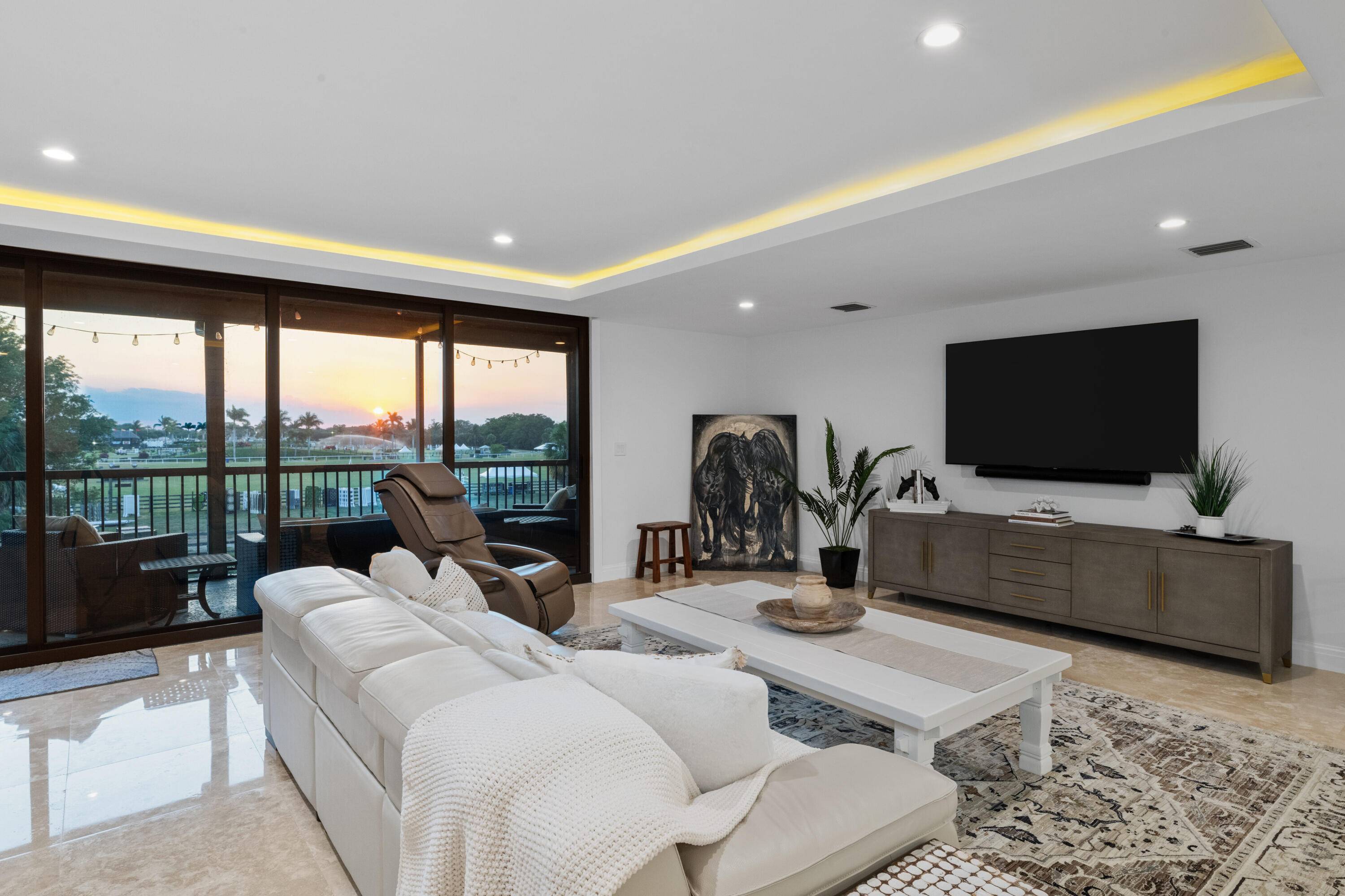Wonderful rental with plenty of room, just steps from the communal pool and Jacuzzi.