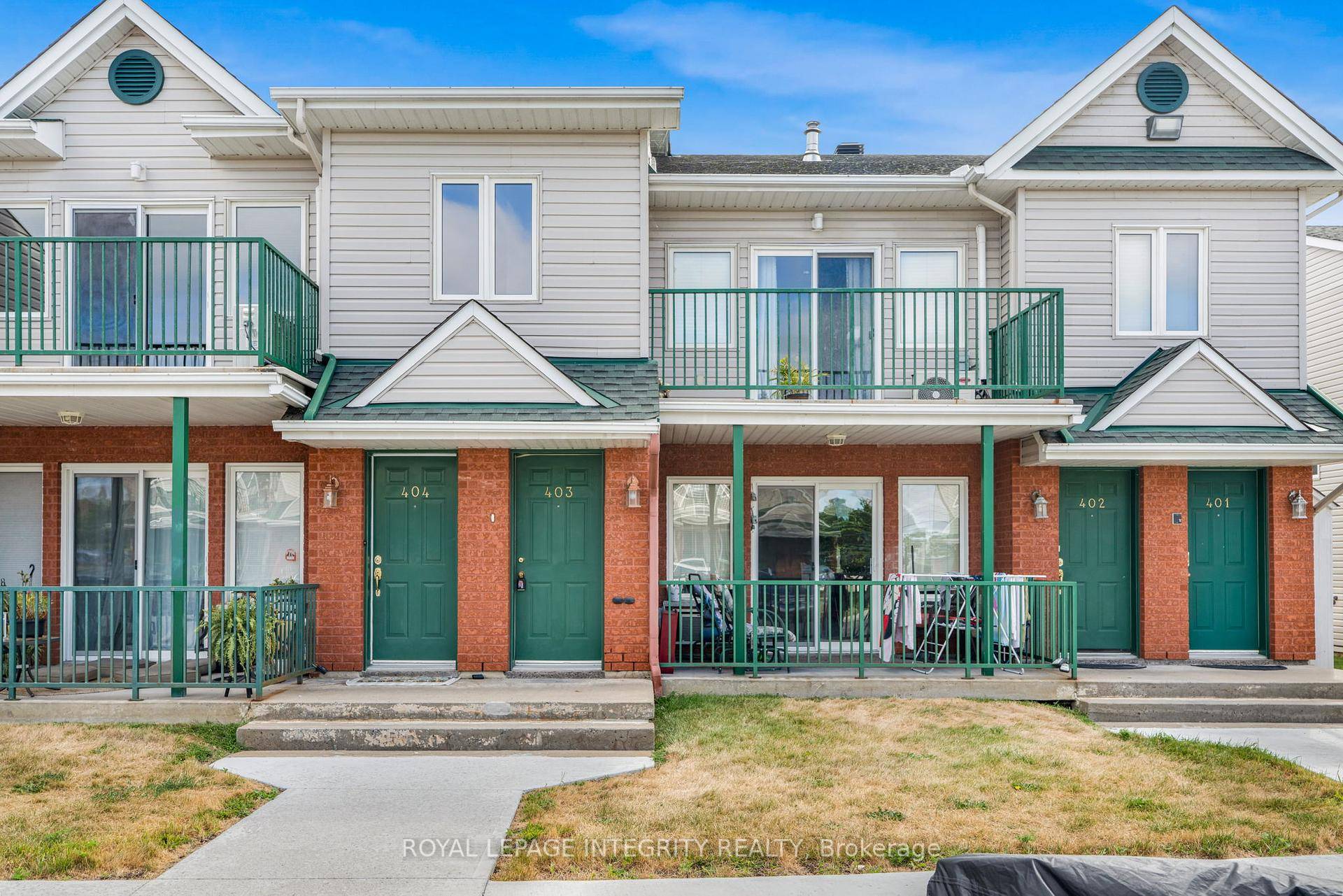 MOVE IN READY ! Welcome to the reputable Place Clement located in heart of Rockland with walking distance to shopping, dining and all amenities.