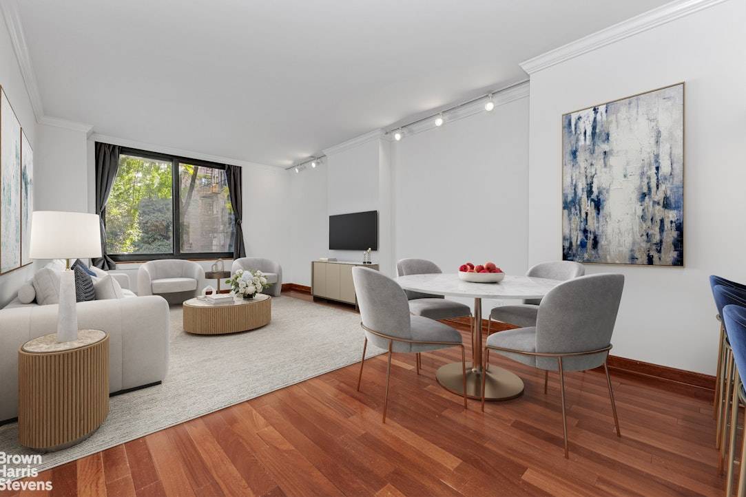 NO BOARD APPROVAL CONDO RULES INVESTOR FRIENDLY PIED À TERRES WELCOME All showings are by appointment only.