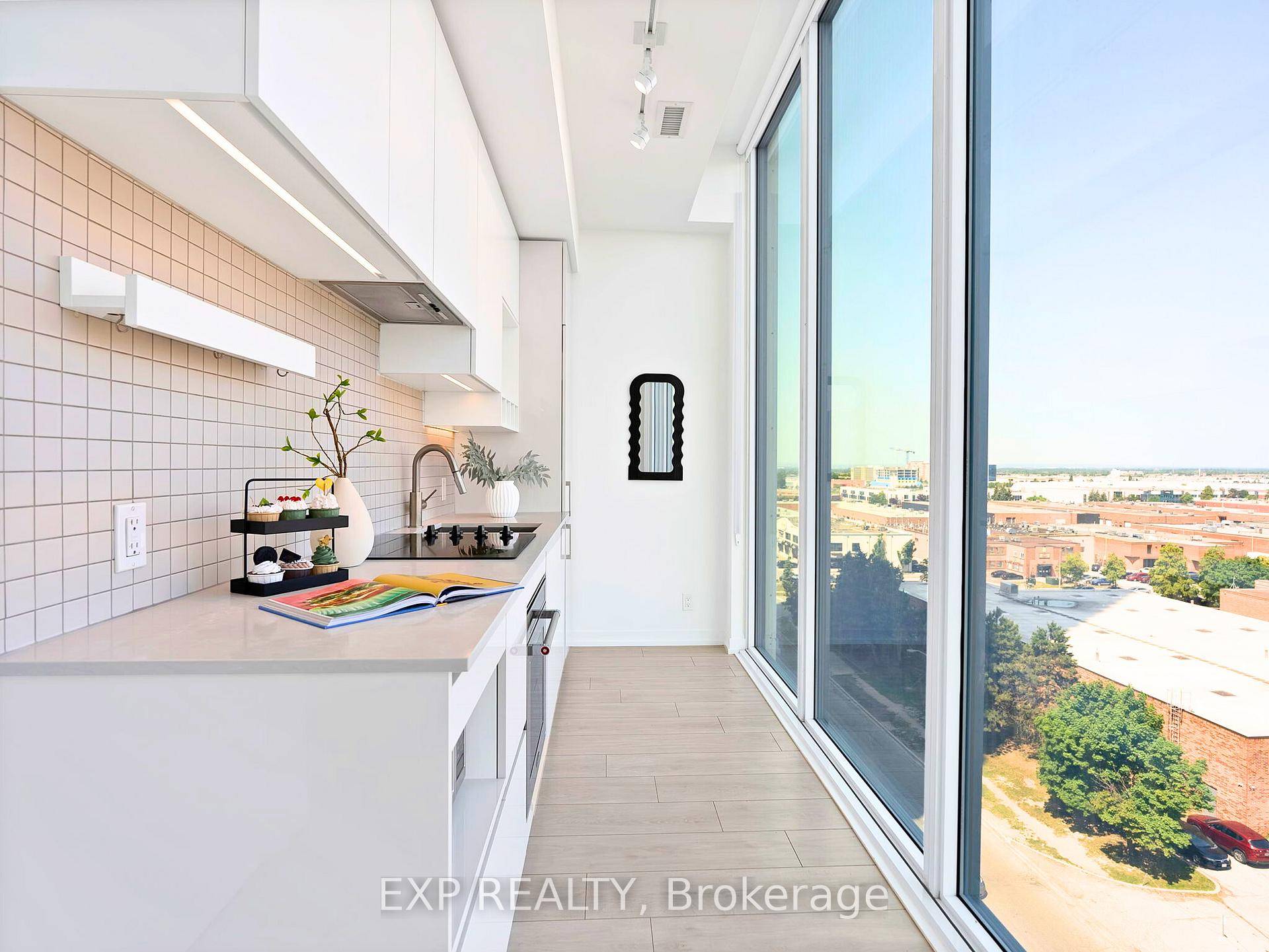 Home Is Where the Subway Is Live in the Heart of Downtown Vaughan !