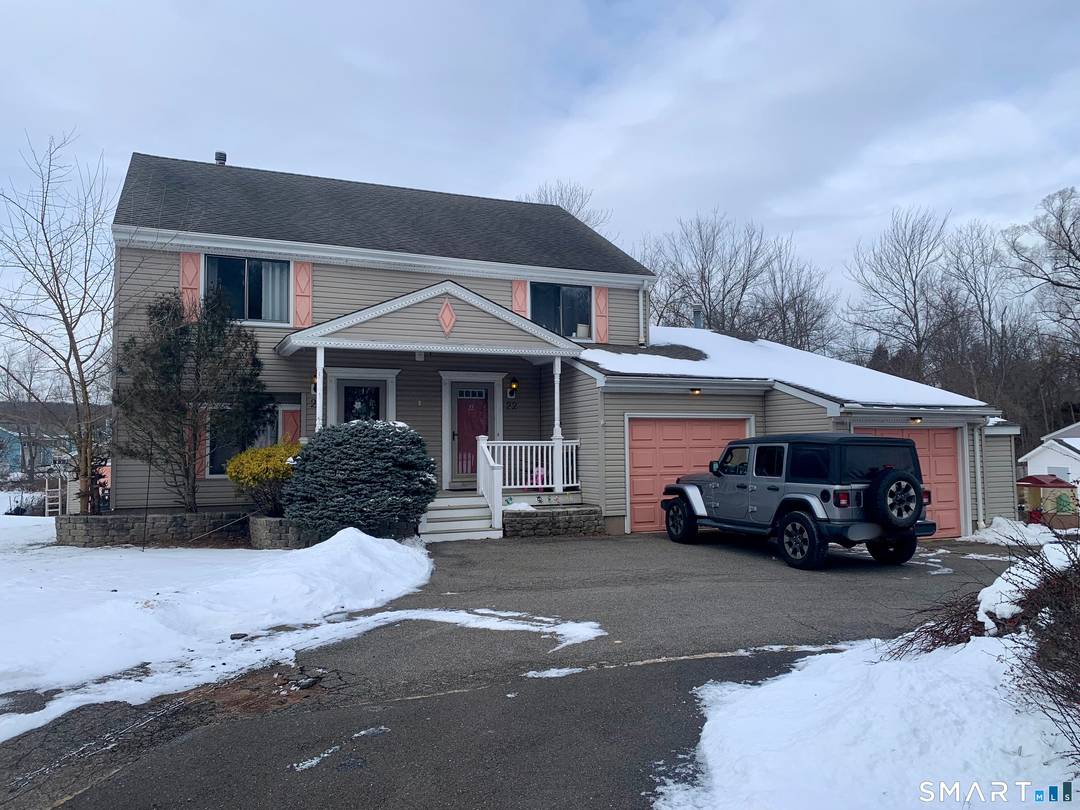 This well maintained two unit multi family property, built in 1987, offers a strong combination of convenience, efficiency, and long term investment potential.