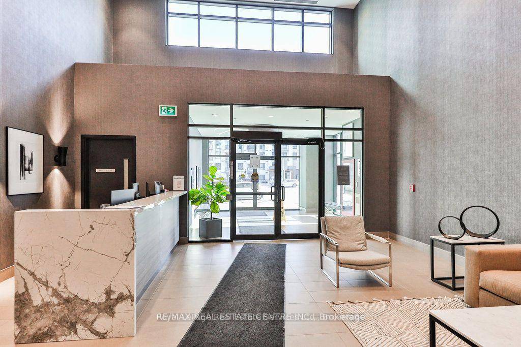 YES PRICE IS RIGHT gt ; gt ; Absolutely Fantastic 1 Bedroom plus Den Mattamy Built Condo in the heart of Milton gt ; gt ; This upgraded unit offers ...