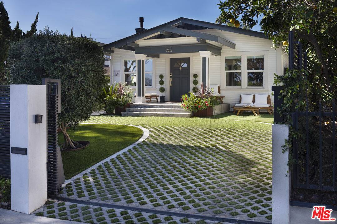 725  N Harvard Blvd 2BR La