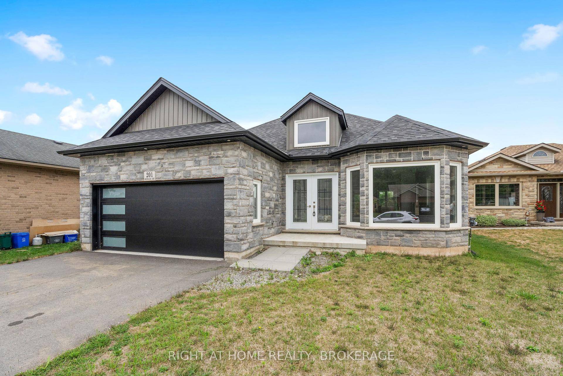 Welcome to Bay Beach Woods Estates, Crystal Beach a tranquil cul de sac community just minutes from the lake.