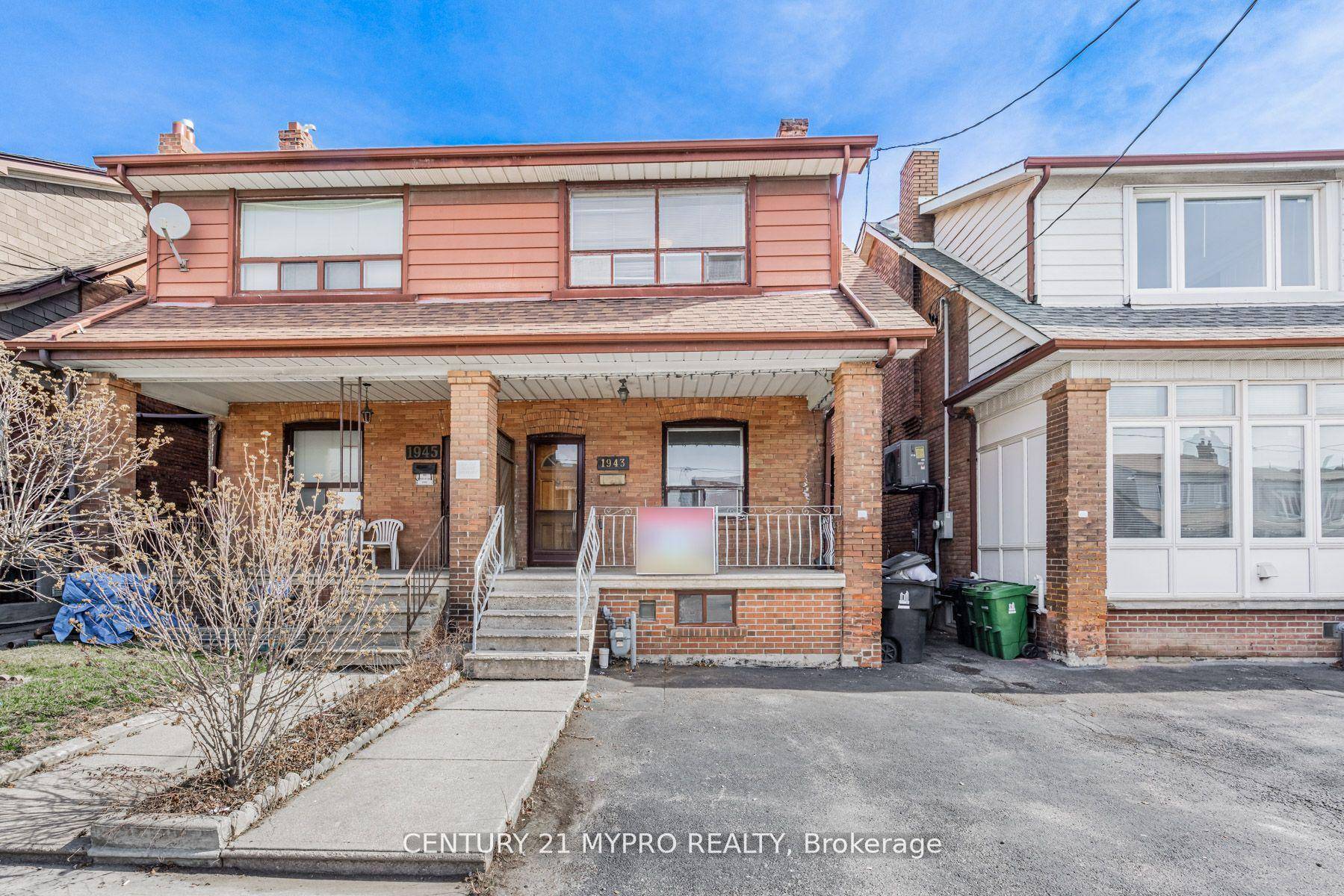 Updated Semi in Desirable Corso Italia Davenport neighborhood !