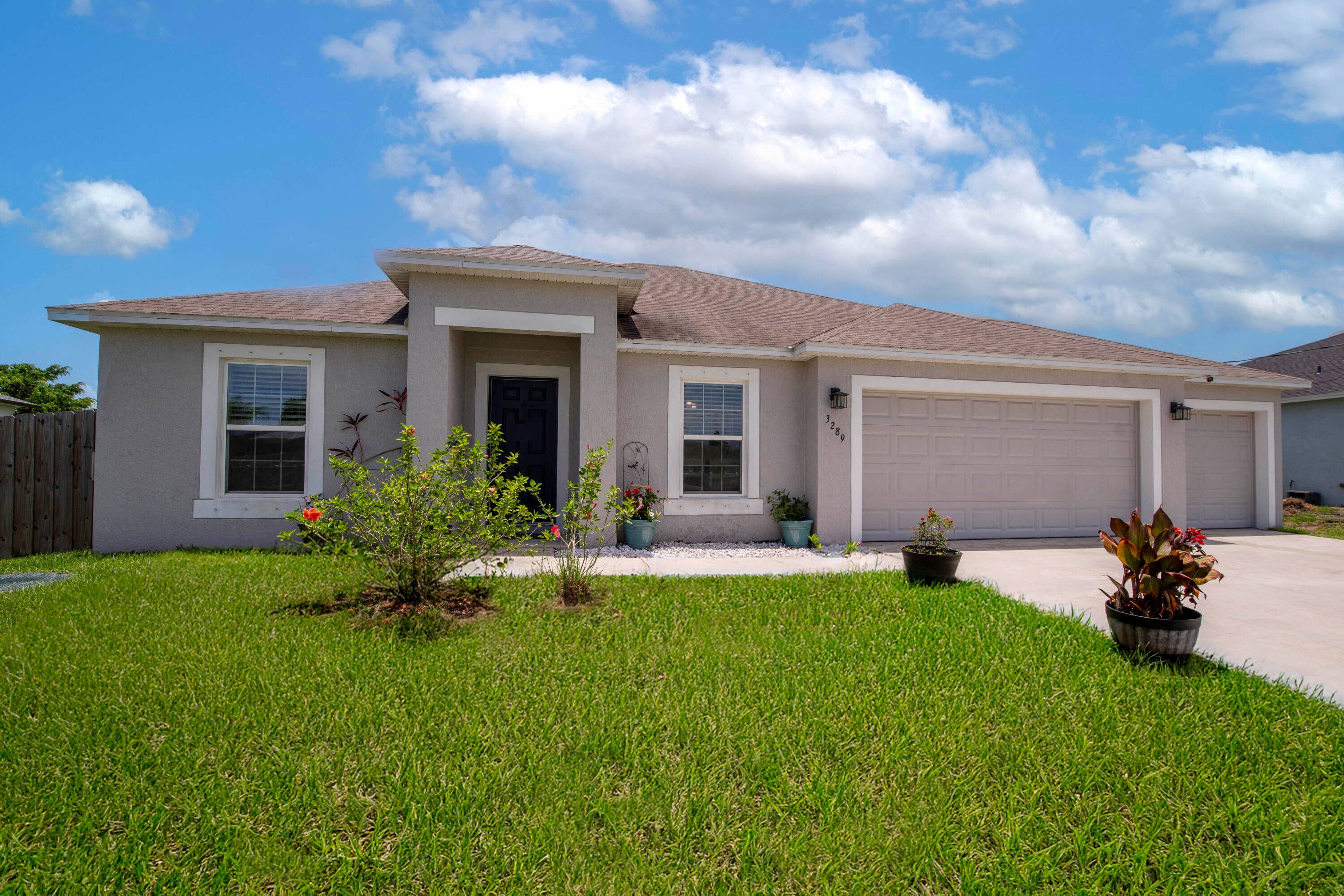 Come enjoy this move in ready 3 bedroom, 2 bathroom home with a versatile den office, located in the sought after South Bend area of PSL.