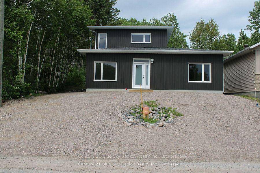 Welcome to this stunning new build, where modern elegance meets functionality !