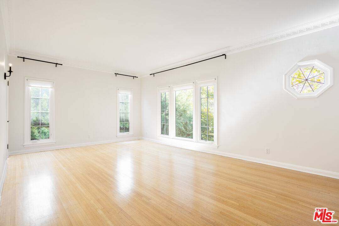 442  S Maple Dr 2BR Beverly Hills La