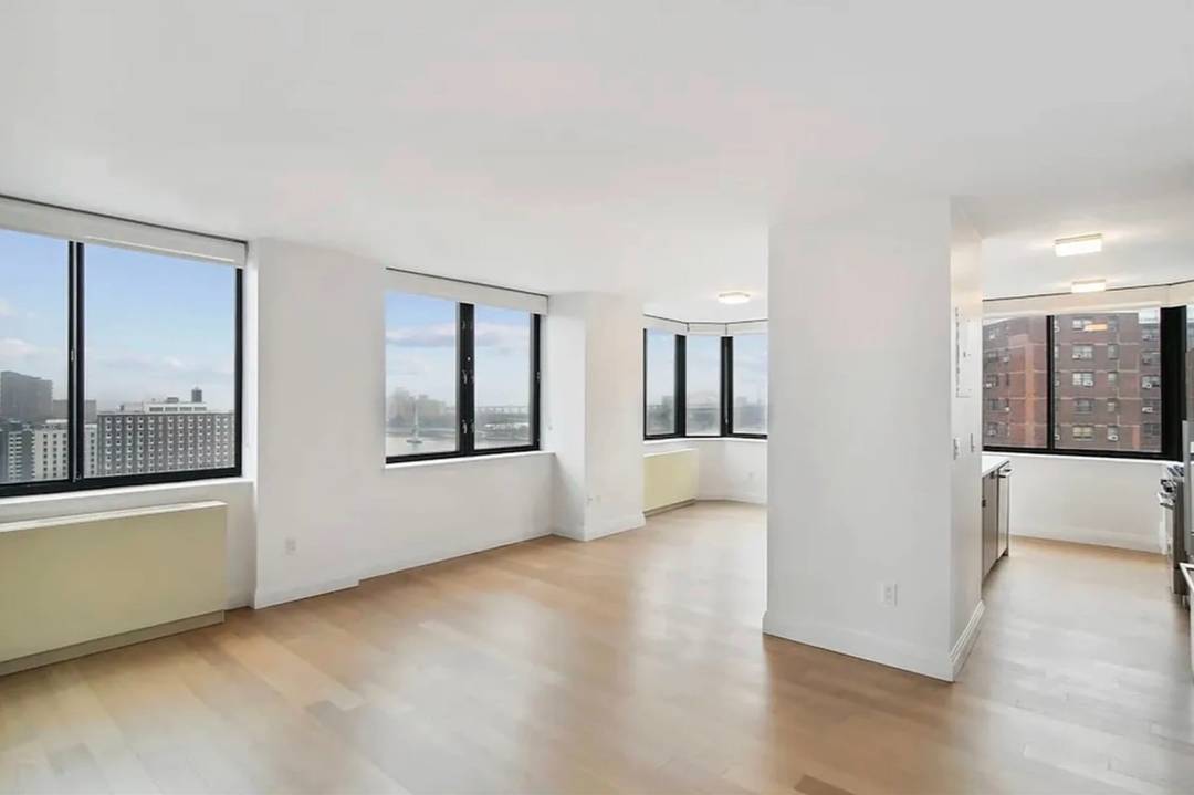Community Amenities 24 hour Attended LobbySmoke Free EnvironmentResident LoungeFitness CenterNewly updated Expansive Terrace with spectacular city amp ; East River viewsWi Fi throughout all common areasPet FriendlyOn Site Management OfficeLocated ...
