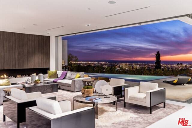 551   Chalette Dr Beverly Hills Flats LA