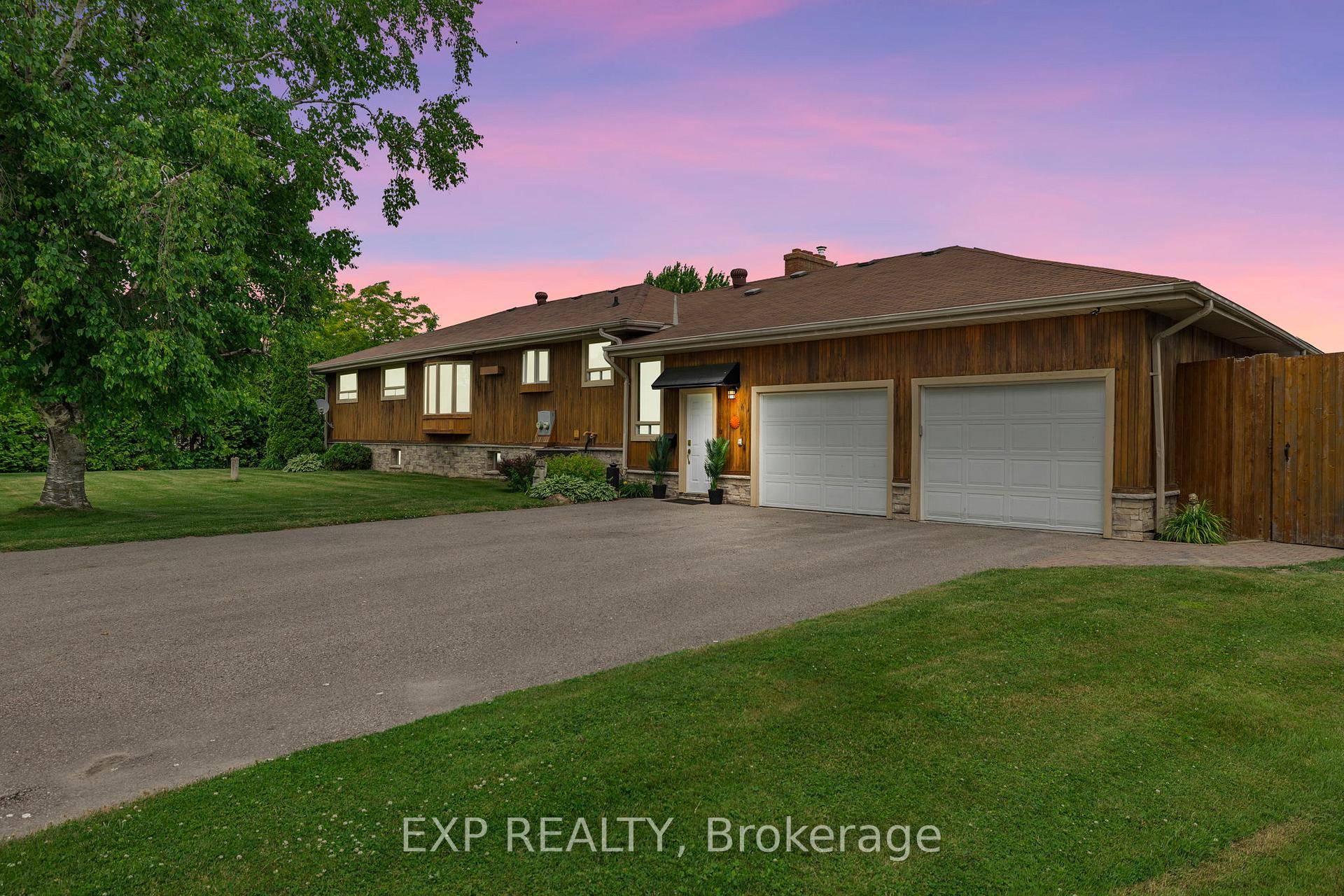 Spectacular Waterfront Ranch Bungalow with Breathtaking Lake Views !