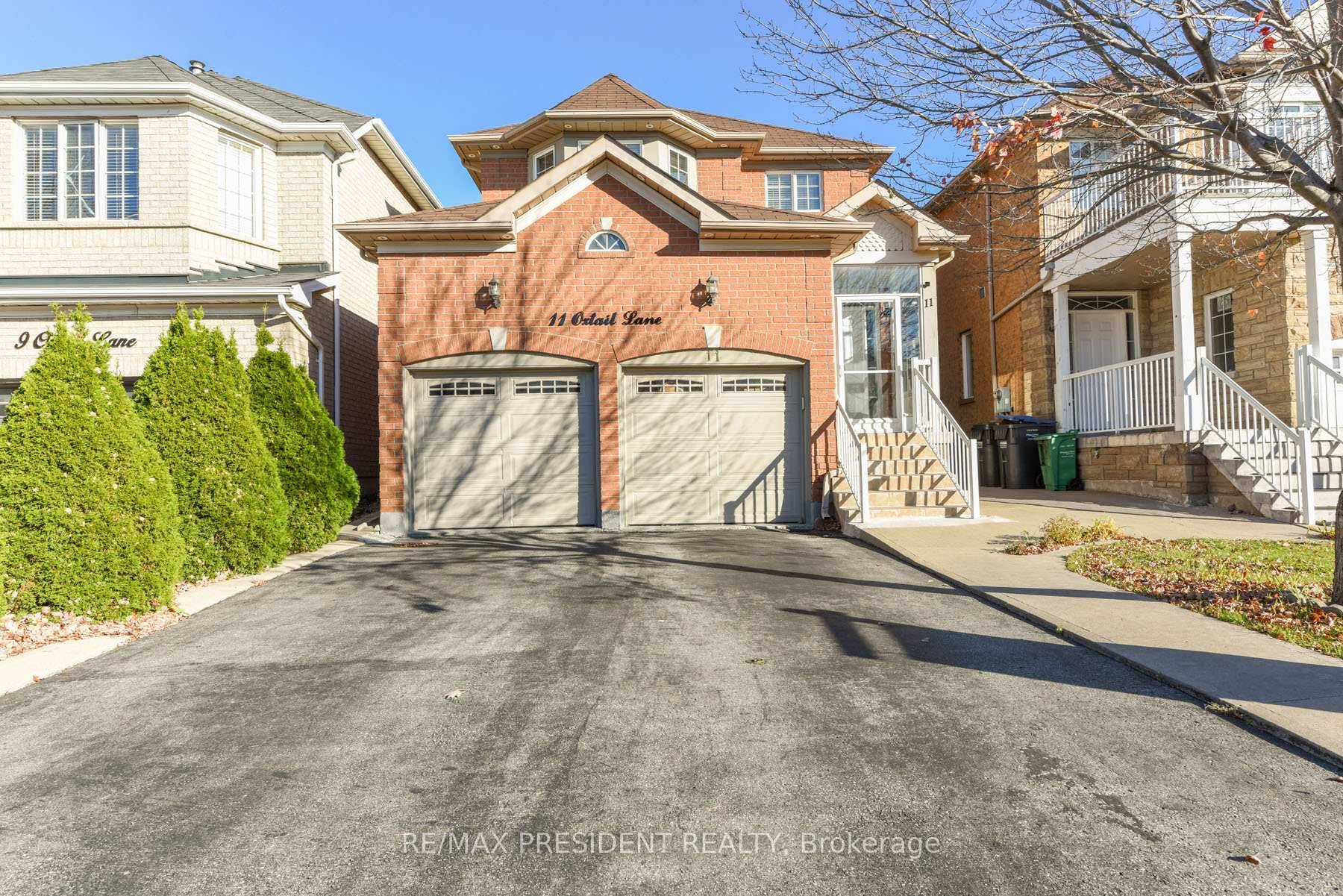 Detached 2 Story in Fletcher's Creek Village close to numerous amenities, including parks, schools, and shopping centers, all conveniently located within a short distance.
