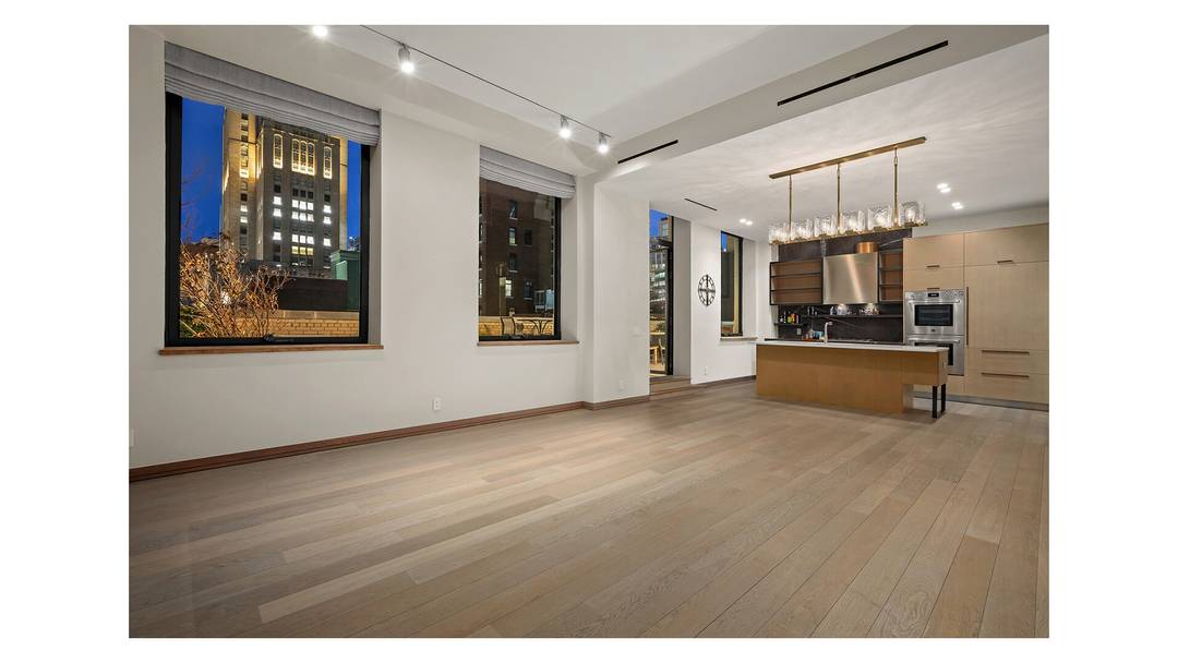 Residence 1506 at 88 Lexington Ave offers the rare combination of indoor outdoor living, full service luxury, and central location from Madison Square Park.