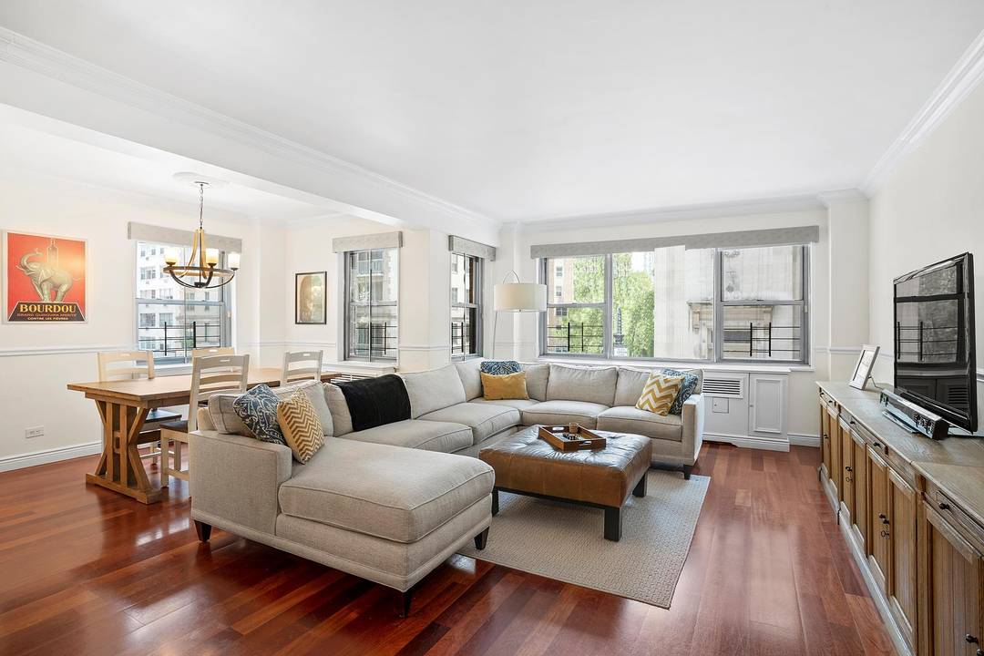 Located between Park and Lexington Avenues, apartment 3D at 136 East 76th Street, located steps from Central Park, in the heart of the Upper East Side, is a corner 3 ...
