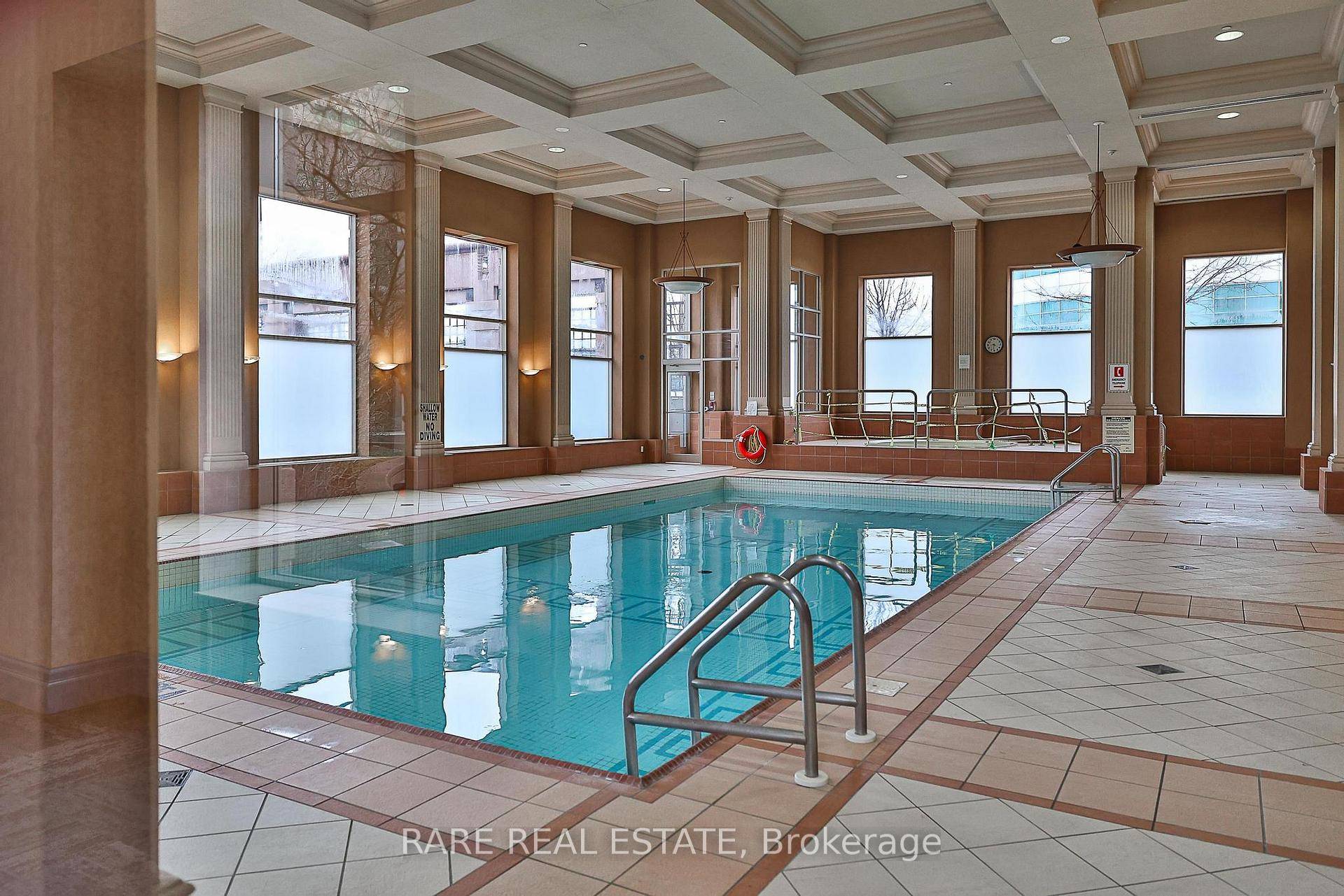 Bright amp ; Functional 2 Bedroom Condo in Prime Scarborough Location !