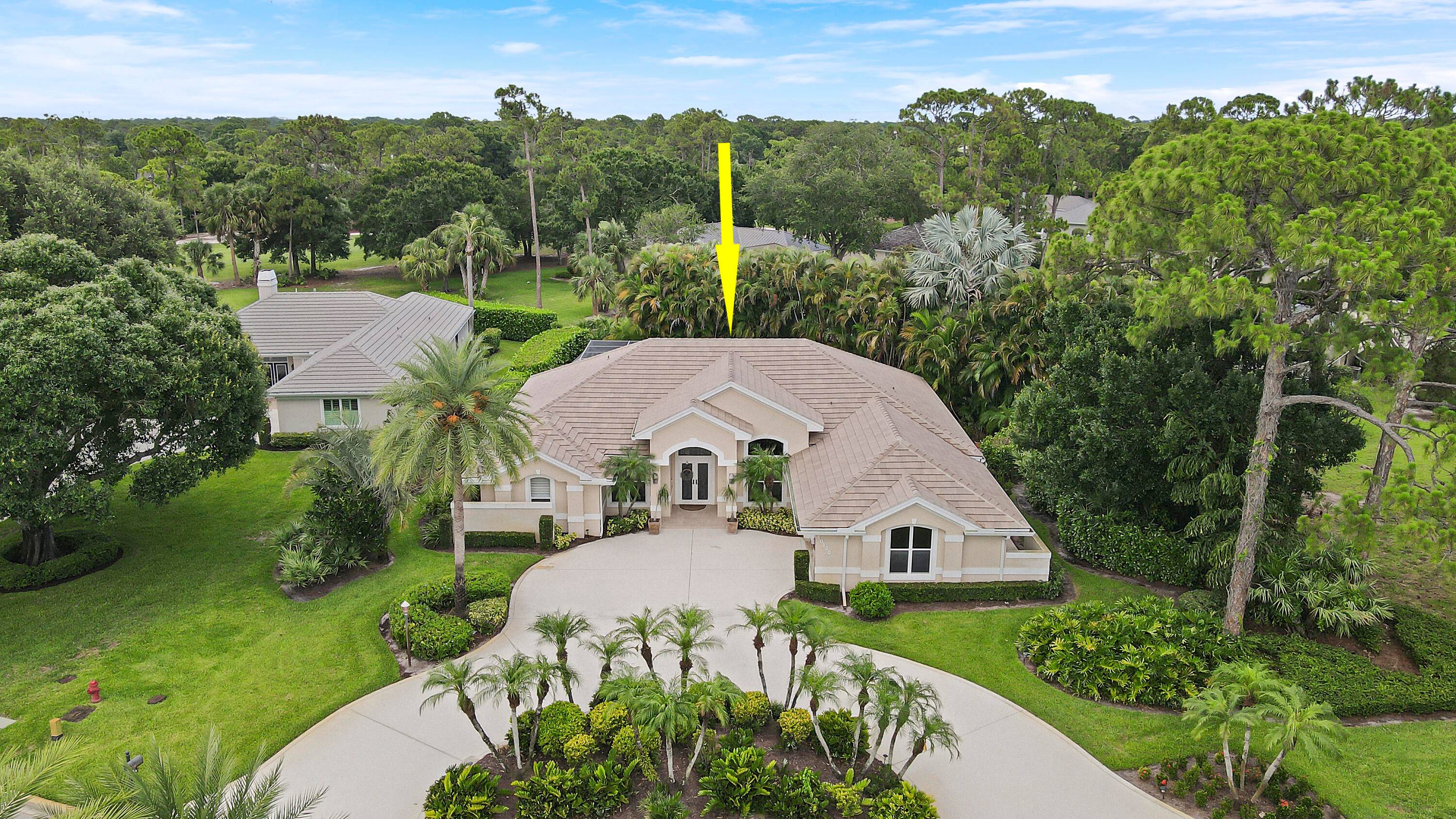 MAKE YOURSELF AT HOME IN THIS INVITING 3BR Den 3BA 2 CG PROPERTY IN THE DESIRABLE SUBDIVISION OF CALLAWAY PLACE IN PGA VILLAGE.