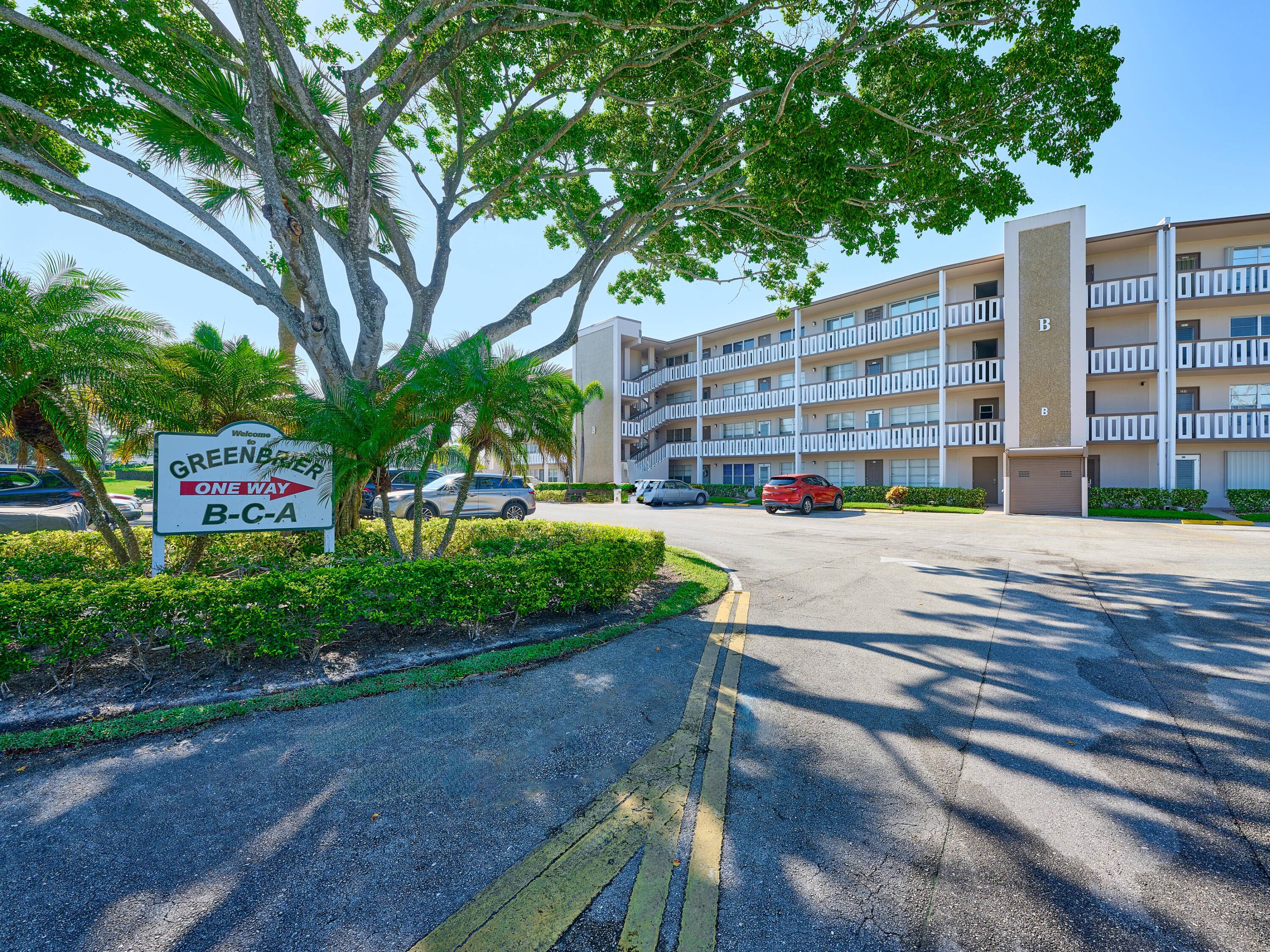 Gated Community Lake Views Welcome to Century Village West Palm Beach !