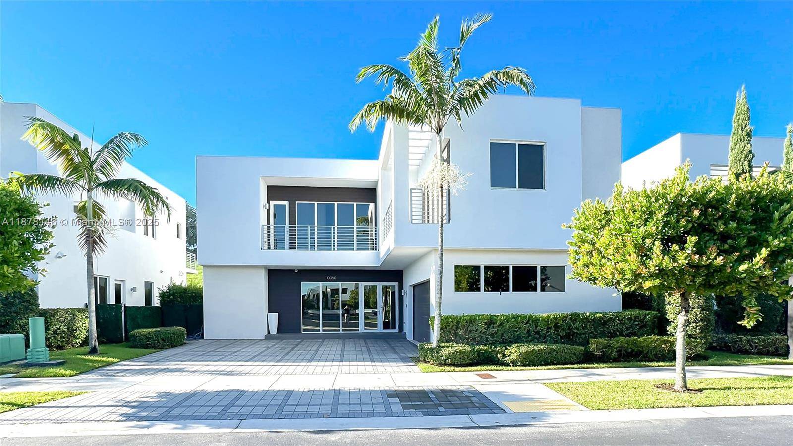 ELEGANTE MODERN HOME FOR SALE MOVE IN READY, FULLY SMART RESIDENCE FEATURING 5 BEDROOMS amp ; 5 FULL BATHROOMS, DESIGNED WITH A SOPHISTICATED BLEND OF MODERN AND ELEGANT FINISHES WITH ...
