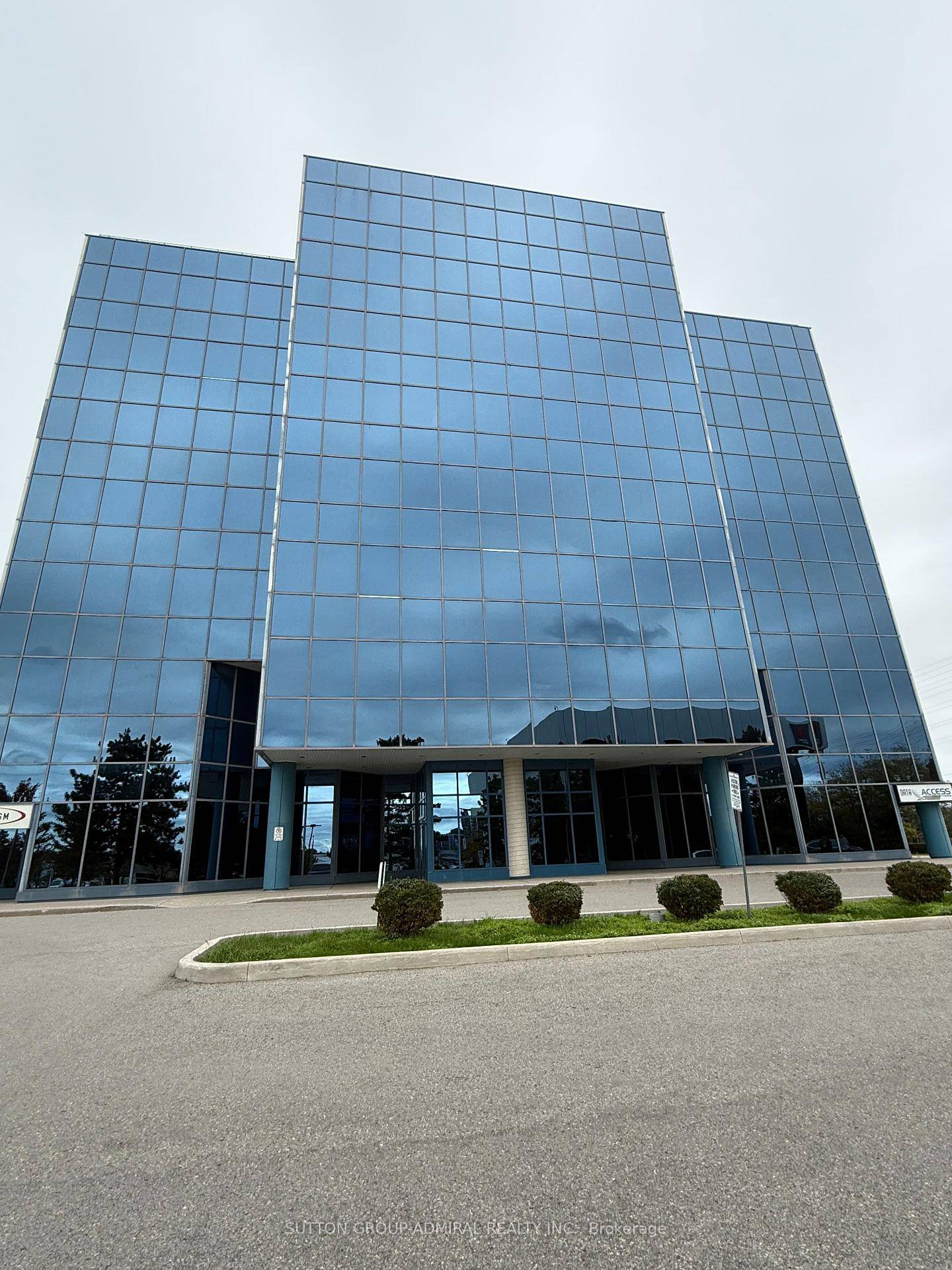 Excellent Office Building In a Great Location Highway 7, 407, 404 And Public Transit YRT, Viva, and GO Transit.