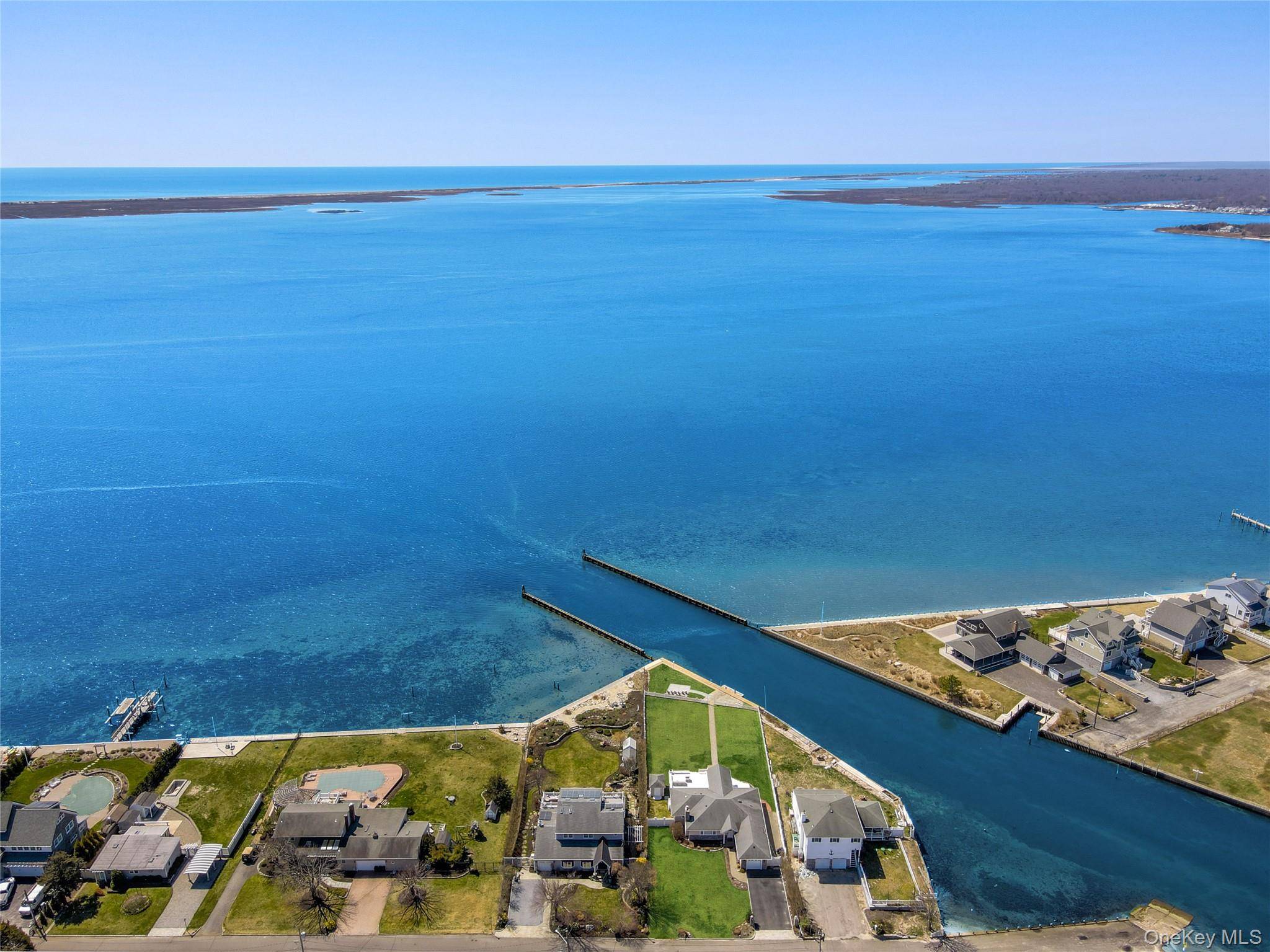 STUNNING ALL NEW HAMPTONS STYLE BAYFRONT GETAWAY ABSOLUTE BOATER'S DREAM !
