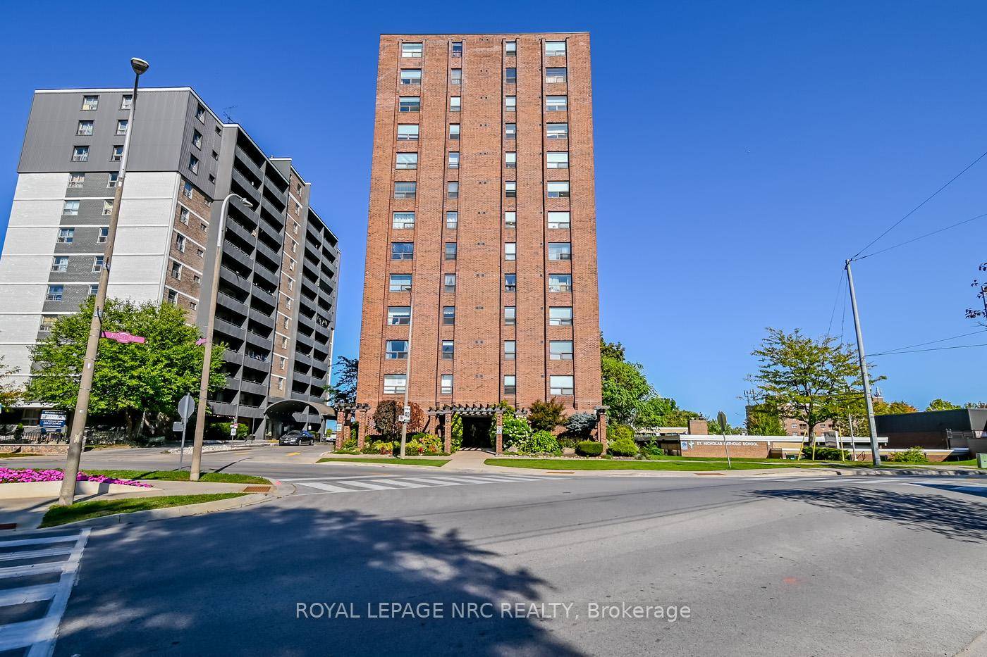 Downtown St. Catharines Welcome to 401 141 Church Street, a well situated condo apartment in the heart of St.