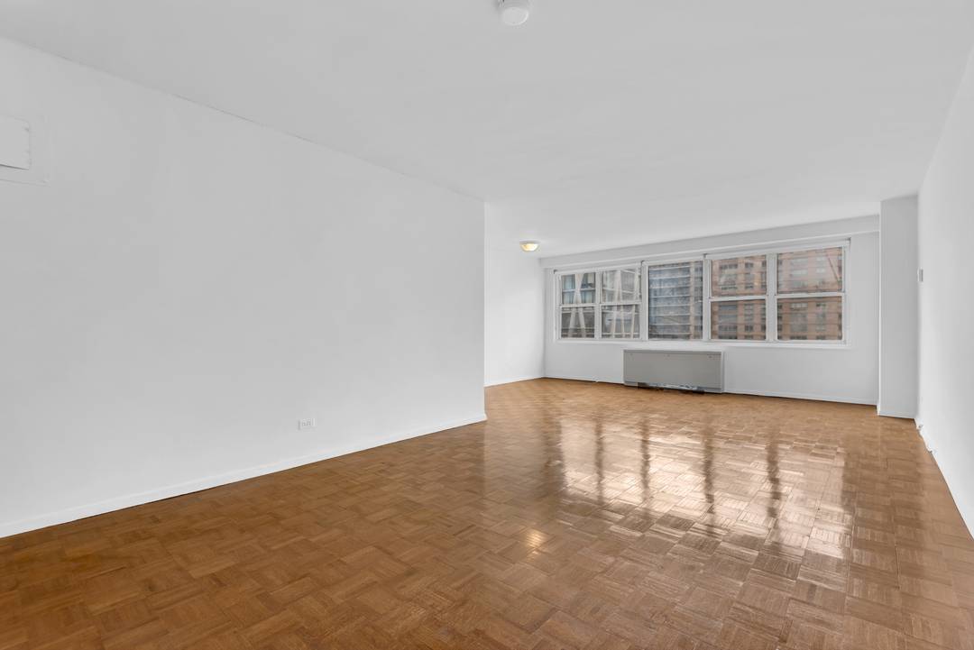 High Floor, Excellent Sunlight.